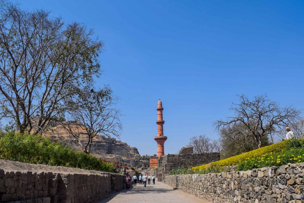 A view of Qutab Minar on a sunny day