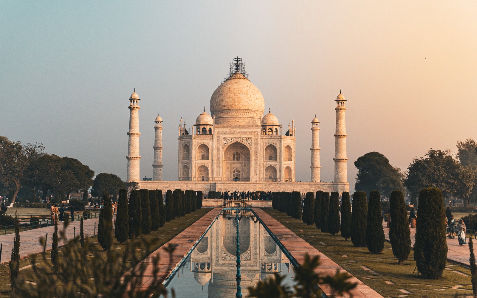 Taj mahal picture in the sun light